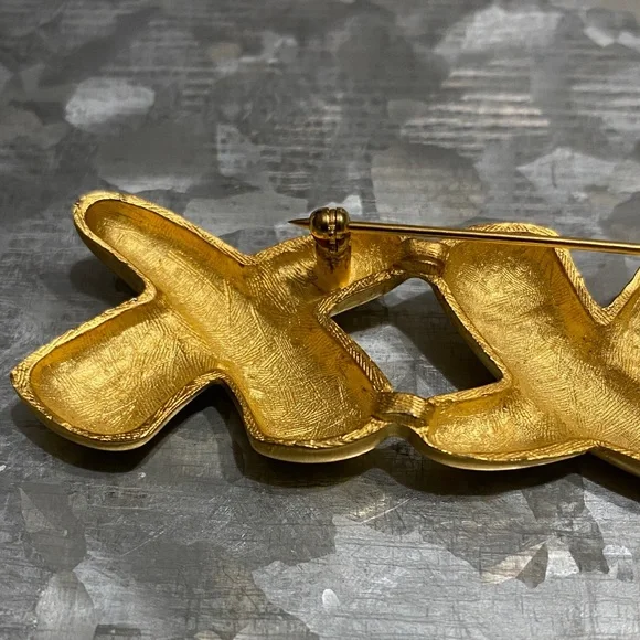 Vintage XXX Matte Gold Brooch - Picture 3 of 3